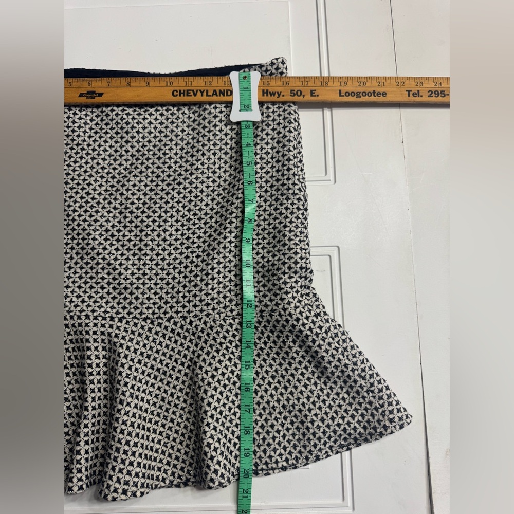 White House Black Market Wool Blend Black White Geometric Trumpet Skirt Sz 10 - Picture 6 of 7